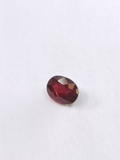 GRENAT purplish pink rhodolite ovale, Madagascar	,...