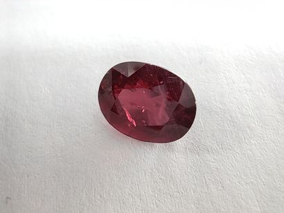 GRENAT purplish pink rhodolite ovale, Madagascar	,...