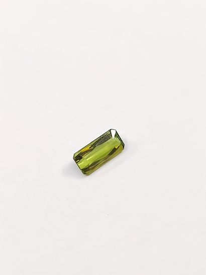 TOURMALINE verte taille émeraude, 	Mozambique	,...