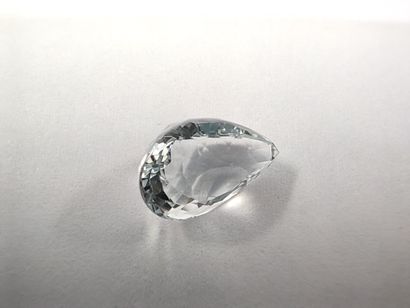 AIGUE MARINE bleue VS de forme poire, 	Brésil	,...