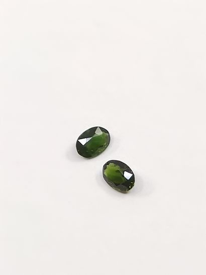 DEUX TOURMALINES green chrome de forme ovales,...