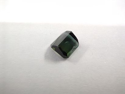 TOURMALINE verte taille émeraude, 	Mozambique	,...