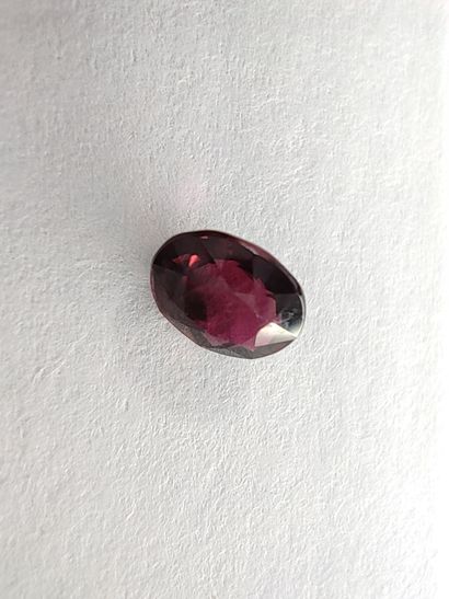 TOURMALINE pinkish purple ovale, 	Mozambique,...