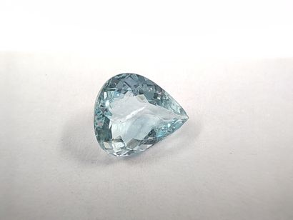 AIGUE MARINE bleue de forme poire, 	Brésil	,...