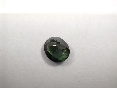 TOURMALINE verte VVS	 ovale, Mozambique	,...