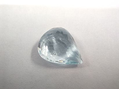 AIGUE MARINE bleue de forme poire, 	Brésil	,...