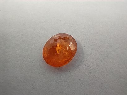 GRENAT orange spessartite ovale, 	Namibie	,...