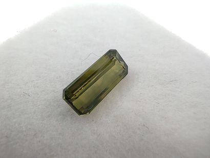 SAPHIR green Australia emerald
Dim: 7.7mm...