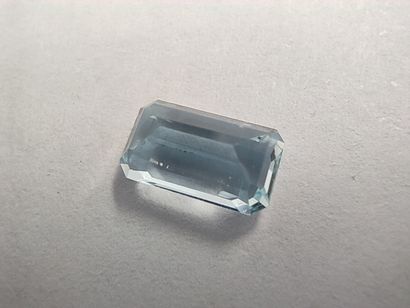AIGUE MARINE blue VVS	 de taille émeraude,...