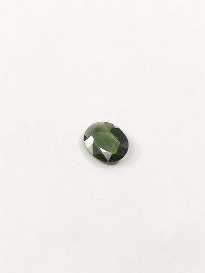 SAPHIR vert IF ovale, 	Australie	, 2.24 carats
Dim...