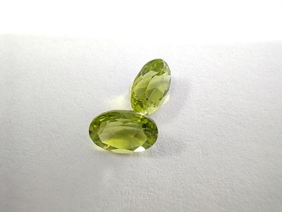 DEUX PERIDOTS VVS ovales, 	Pakistan	, 2.84...