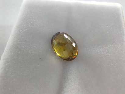 SPHENE greenish yellow Madagascar ovale 
Dim...