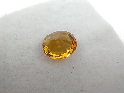 SAPHIR yellow VS Thailand ovale
Dim : 6mm...
