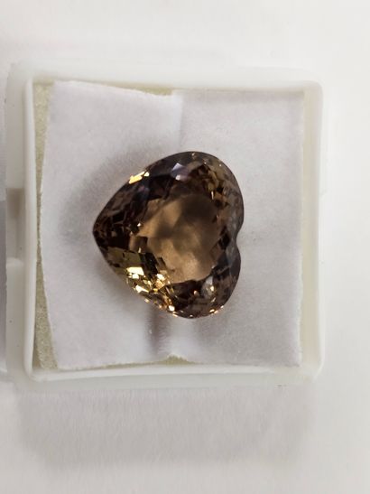 TOPAZE yellow VVS , heart , Brazil , 15.56...