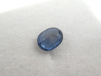 SAPHIR bleu Madagascar ovale 
Dim : 5,2mm...
