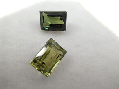 DEUX SAPHIR green Australie baguette 
Dim...