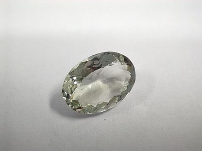 AMETHYSTE verte VVS ovale, 	Afrique, 5,48...