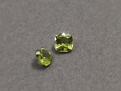DEUX PERIDOTS VVS coussins, 	Pakistan	, 2.96...