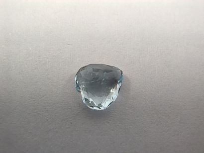 AIGUE MARINE bleue de forme poire, 	Brésil	,...