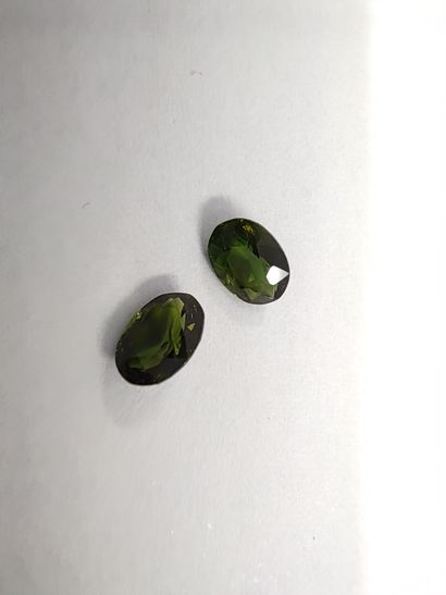 DEUX TOURMALINES green chrome de forme ovales,...
