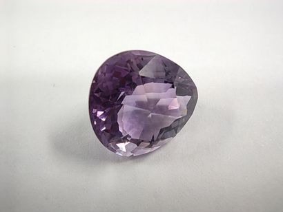 AMETHYSTE violette VVS	 poire, Uruguay	,...