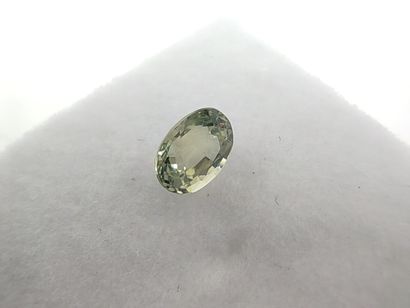 SAPHIR green VS Madagascar ovale
Dim : 5,2mm...
