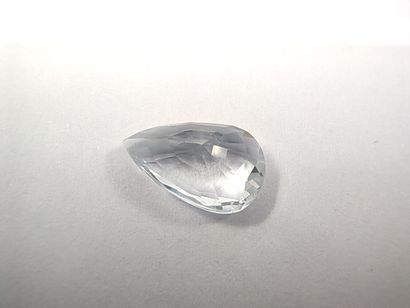 AIGUE MARINE bleue VVS de forme poire, 	Brésil	,...