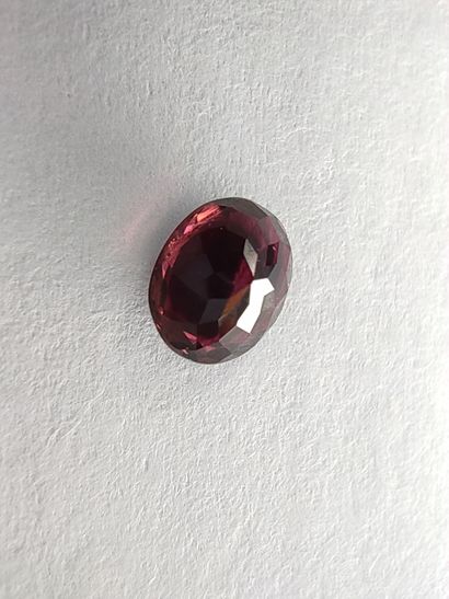 TOURMALINE pinkish purple ovale, 	Mozambique,...
