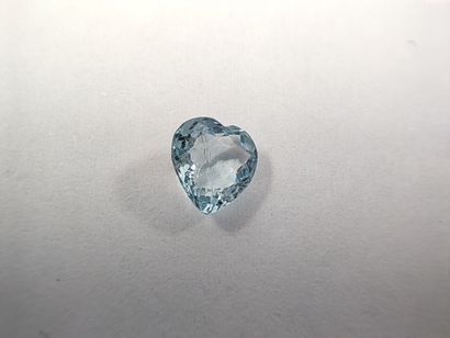 AIGUE MARINE bleue de forme poire, 	Brésil	,...