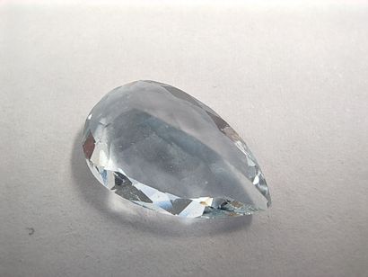 AIGUE MARINE bleue de forme poire, Brésil,...