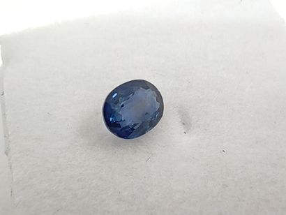 SAPHIR bleu Madagascar ovale 
Dim : 5,2mm...