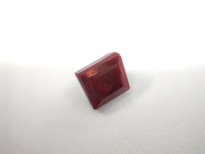 RUBIS Burma, taille émeraude, 	Birmanie,...