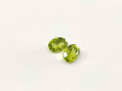 DEUX PERIDOTS VVS ovales, Pakistan	, 	3.06...