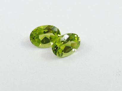PERIDOT VVS Nbr 2 , ovale , Pakistan , 3,08...
