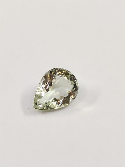 AMETHYSTE verte VS	 poire, Afrique,6,85 carats
Dim...