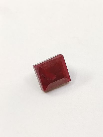 RUBIS Burma, taille émeraude, 	Birmanie,...