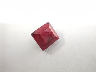 RUBIS Burma, taille émeraude, 	Birmanie,...
