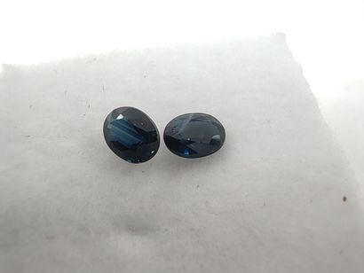 DEUX SAPHIR blue VS Africa ovale 
Dim : 4,4mm...