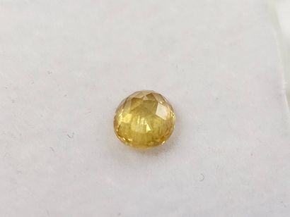 SAPHIR yellow , ovale , Tanzania , 0,93 Carats,...