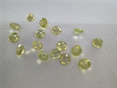 SPHENE yellowish green Nbr 16 Madagascar...