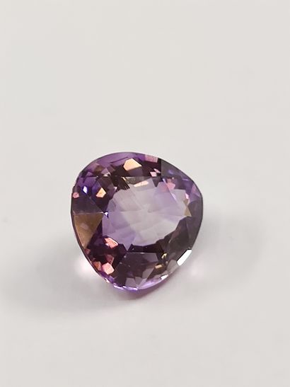 AMETHYSTE violette VVS	 poire, Uruguay	,...