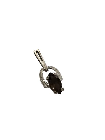 Silver pendant set with a hematite navet...