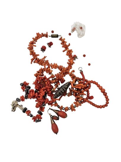 LOT OF coral jewels, set or silver plate...