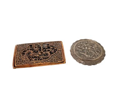 Tonkin
Round chased metal poudrier decorated...