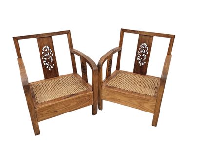 ASIAN WORK
Two colonial armchairs in exotic...