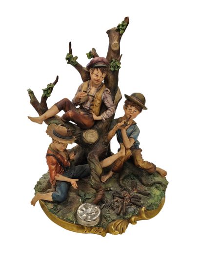 CAPODIMONTE 
Sculpture en faïence polychrome...