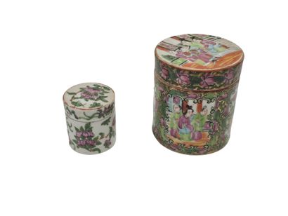 CANTON 19th century
Two small covered boxes...