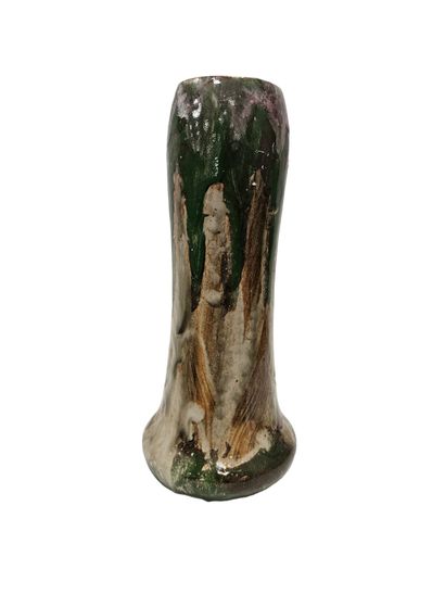 HP ? 
	Curved scroll vase in green, beige...