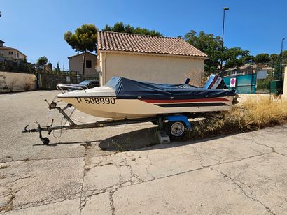 PLEASURE BOAT
Yamaha motorboat, petrol, power...