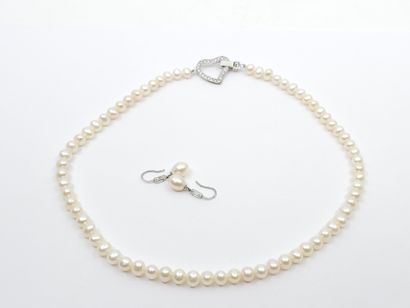 MATY 
Collier de perles choker, fermoir en...